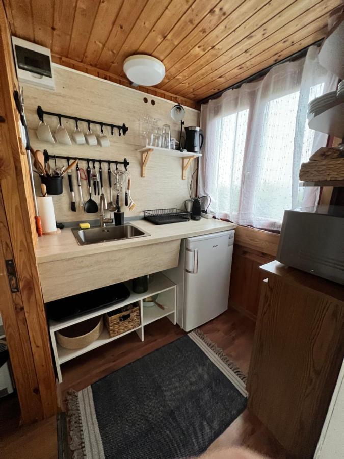 Mandulas Kabin A Kishaz Dezsaval Es Kilatassal A Balatonra Balatongyörök Eksteriør bilde